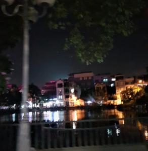 Siêu phẩm mặt phố Bồ Đề, kd sầm uất ngày đêm 5 tầng mới đẹp Long Biên