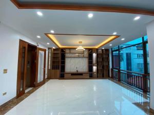 Cho thuê nhà phố Nguyễn Ngọc Nại 80m2, 5 tầng, nội thất gỗ, ô tô vào nhà, giá 23 triệu/tháng