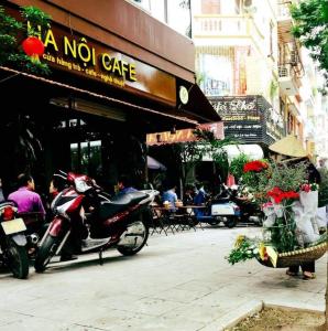 Bán nhà kinh doanh cafe phố Đặng Văn Ngữ 110m2, mặt tiền 4.5m.